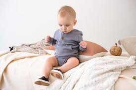 Does Your Baby Really Need Shoes? Guide to Baby Footwear by Age