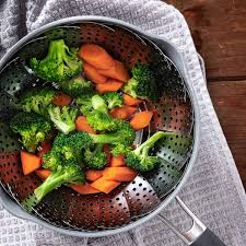 Steamed carrots and broccoli in a baby food steamer