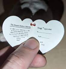 Comparison of real and fake Beanie Baby tags